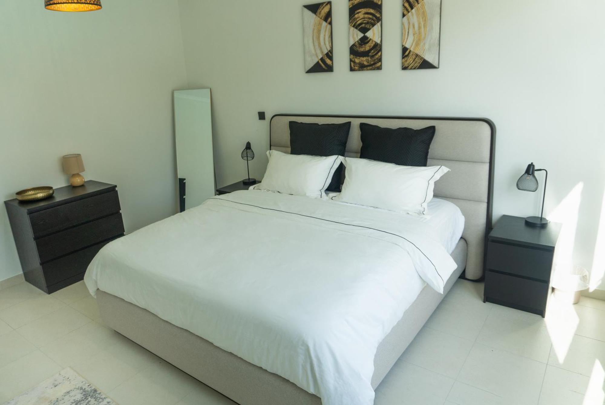 شقة Downtown Oasis, Burj Khalifa Views, Luxury Amenities دبي المظهر الخارجي الصورة