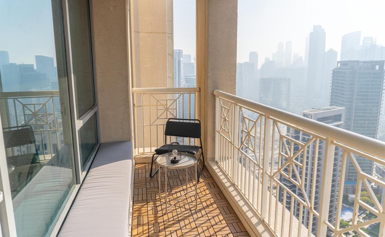 شقة Downtown Oasis, Burj Khalifa Views, Luxury Amenities دبي المظهر الخارجي الصورة