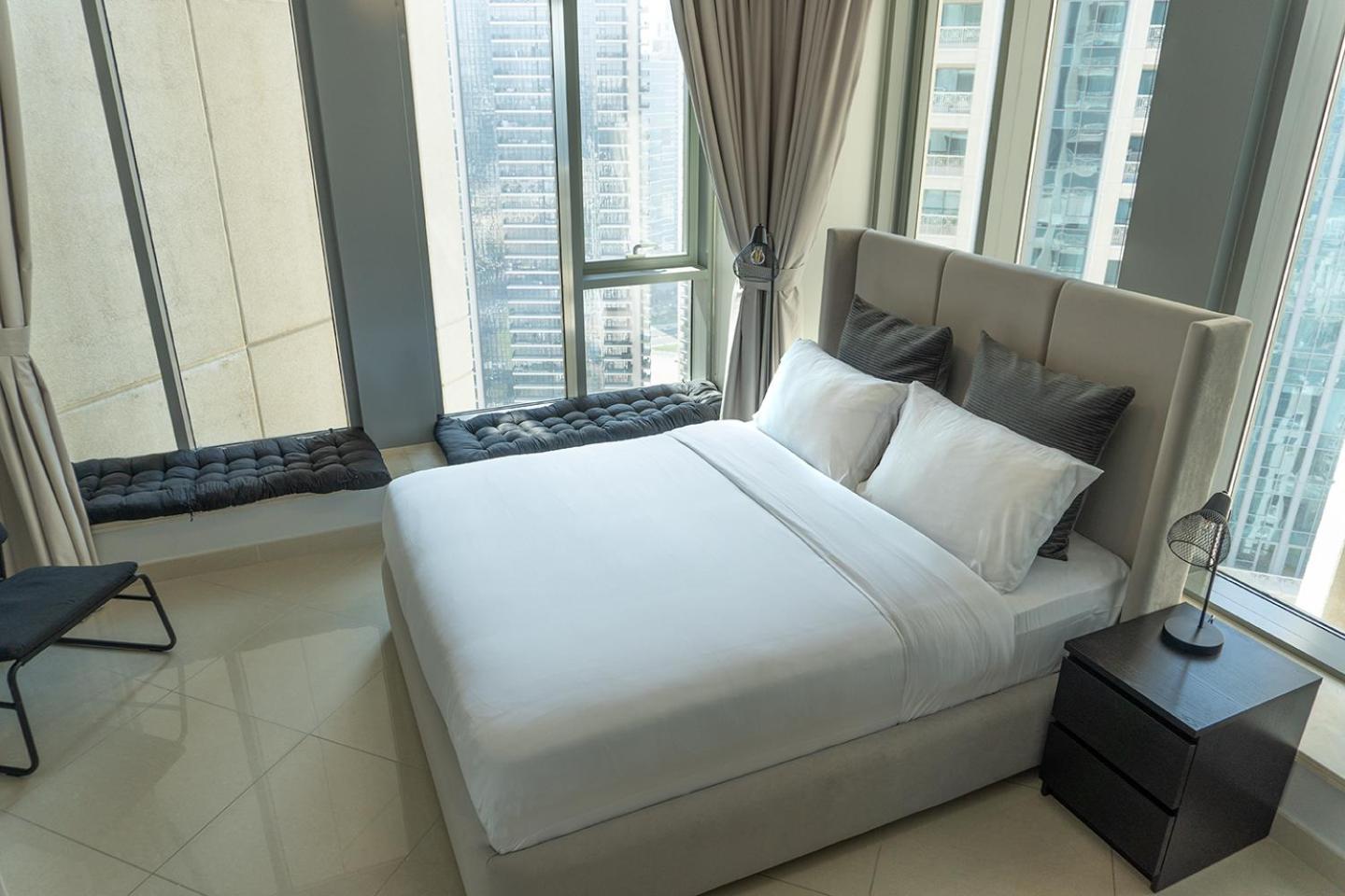 شقة Downtown Oasis, Burj Khalifa Views, Luxury Amenities دبي المظهر الخارجي الصورة
