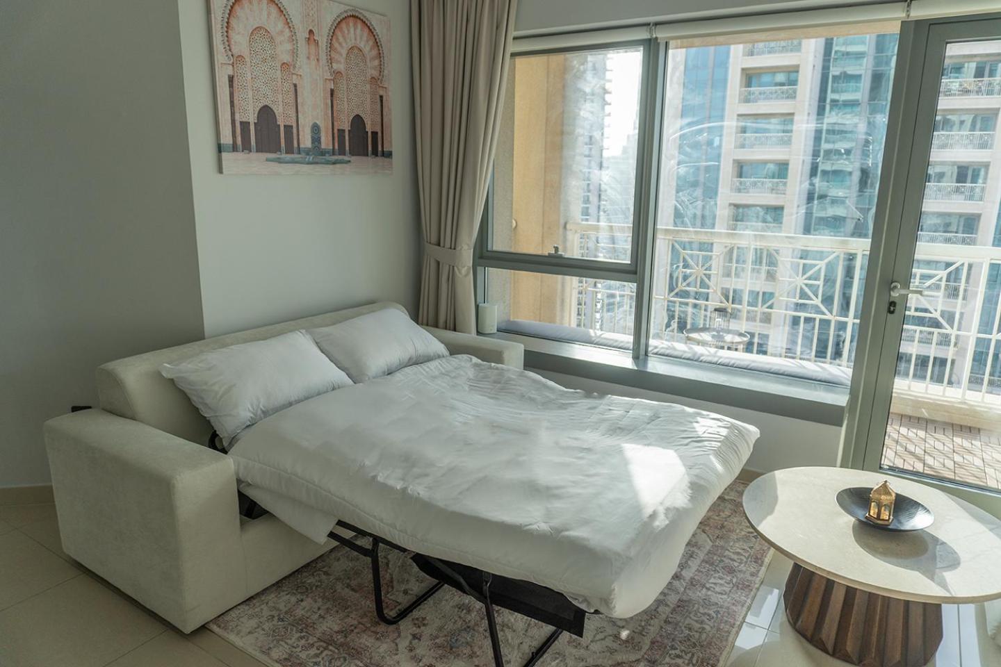 شقة Downtown Oasis, Burj Khalifa Views, Luxury Amenities دبي الغرفة الصورة
